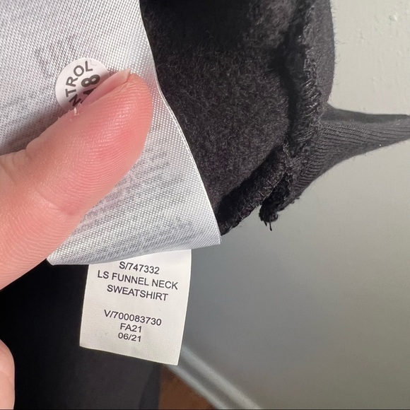 Banana Republic Funnel-Neck Sweatshirt Black - Picture 12 of 12